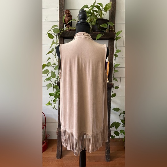 Pink Rose: Tan Vest with Fringed Trim - Picture 13 of 17